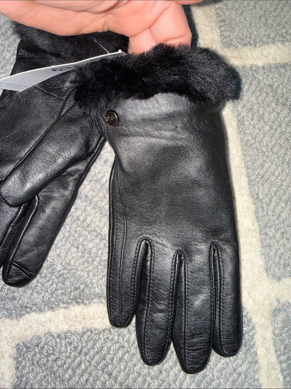 UGG Turn Cuff Leather Sheepskin Touchscreen Gloves Black Medium NWT